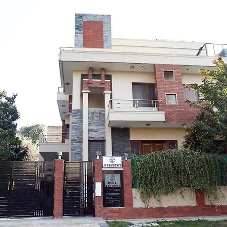 فندق نويدا الكبرىفي  J P Residency المظهر الخارجي الصورة