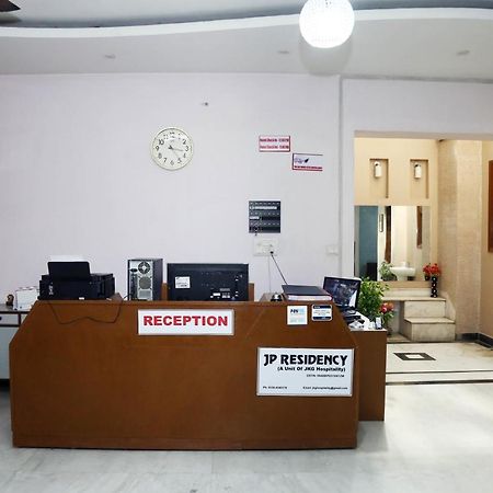 فندق نويدا الكبرىفي  J P Residency المظهر الخارجي الصورة