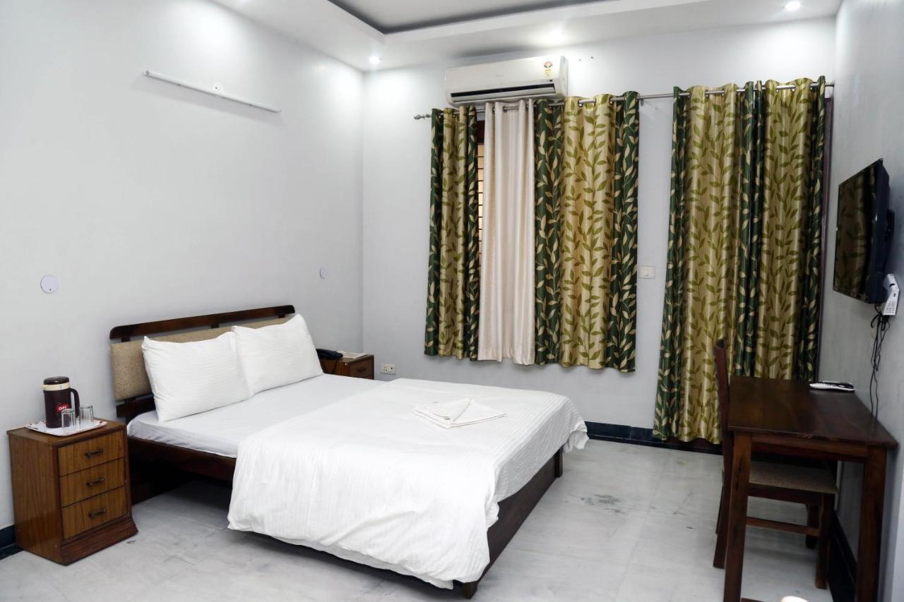 فندق نويدا الكبرىفي  J P Residency المظهر الخارجي الصورة