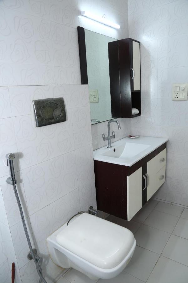 فندق نويدا الكبرىفي  J P Residency المظهر الخارجي الصورة