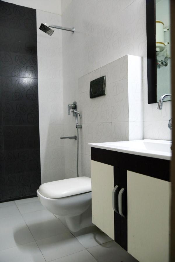 فندق نويدا الكبرىفي  J P Residency المظهر الخارجي الصورة