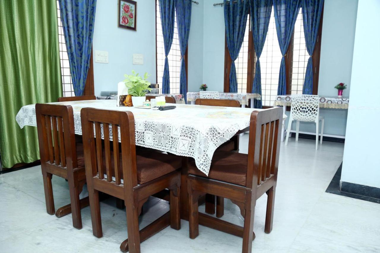 فندق نويدا الكبرىفي  J P Residency المظهر الخارجي الصورة