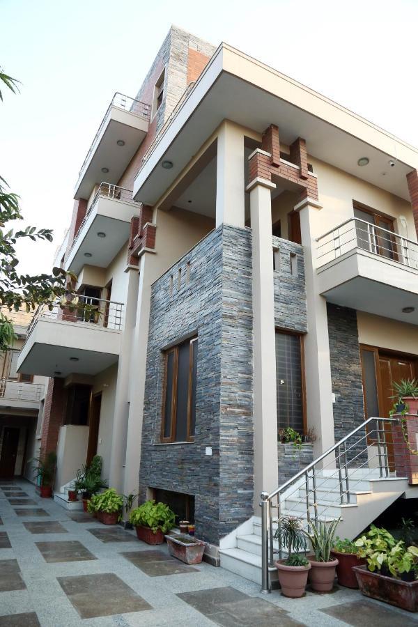 فندق نويدا الكبرىفي  J P Residency المظهر الخارجي الصورة